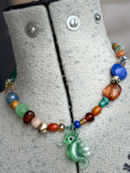 🪸 The Earthy Mama - Seahorse Necklace